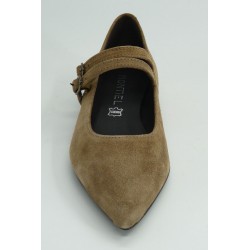 Zapatos de marca montiel en color cuero