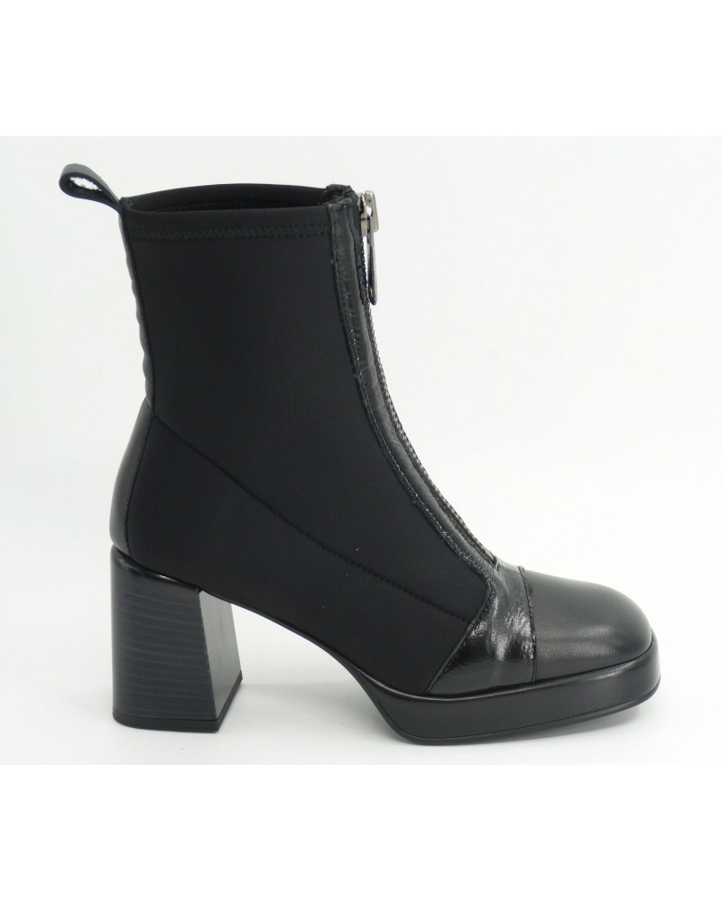 Botín calle mujer marca hispanitas en color negro