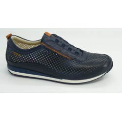 Deportivo hombre marca pikolinos en color azul