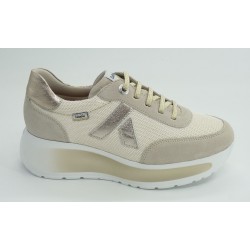 Deportivo mujer marca callaghan en color blanco