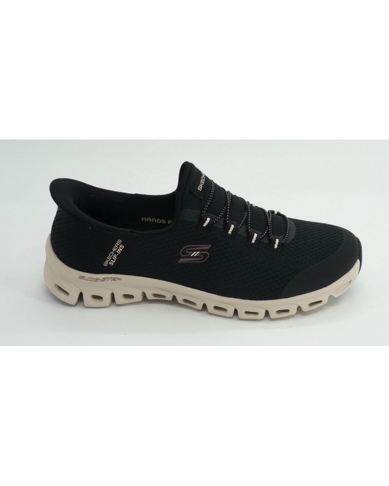 Deportivo mujer marca skechers en color negro