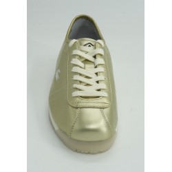 Deportivo mujer marca lacosteen color oro