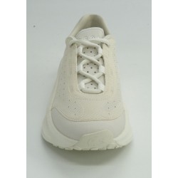 Deportivo mujer marca lacoste en color hielo