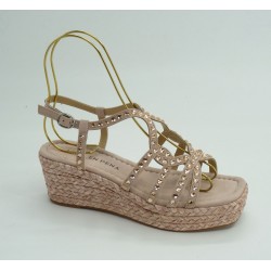 Sandalia mujer marca alma en penaen color oro