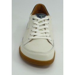 Deportivo hombre marca pikolinos en color blanco