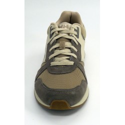 Deportivo hombre marca helly hansen en color beige