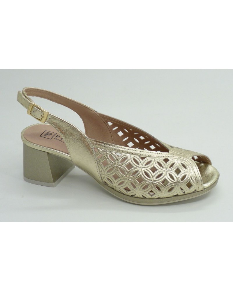 Sandalia mujer marca pitillosen color oro