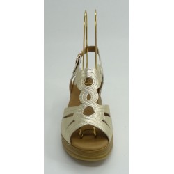 Sandalia mujer marca pitillosen color oro