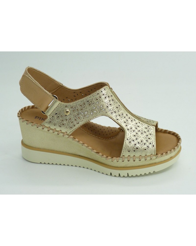 Cuña mujer marca pikolinos en color oro