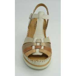 Cuña mujer marca pikolinos en color hielo