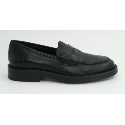 Zapato mujer marca montielen color negro
