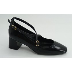Zapato mujer marca montielen color negro