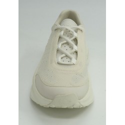 Deportivo hombre marca lacosteen color hielo