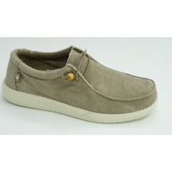 Deportivo hombre marca pitasen color beige