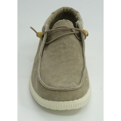 Deportivo hombre marca pitasen color beige