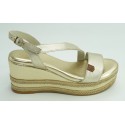 Sandalia mujer marca popaen color oro
