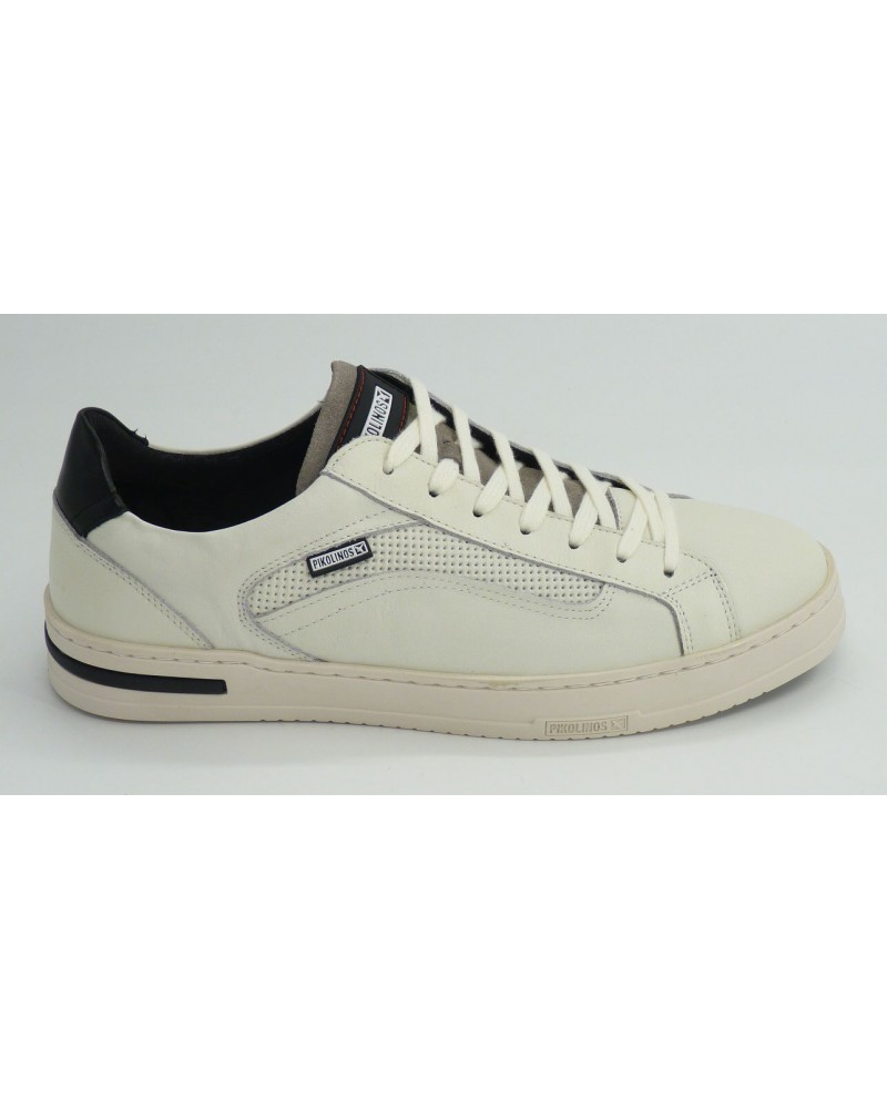 Deportivo hombre marca pikolinos en color blanco