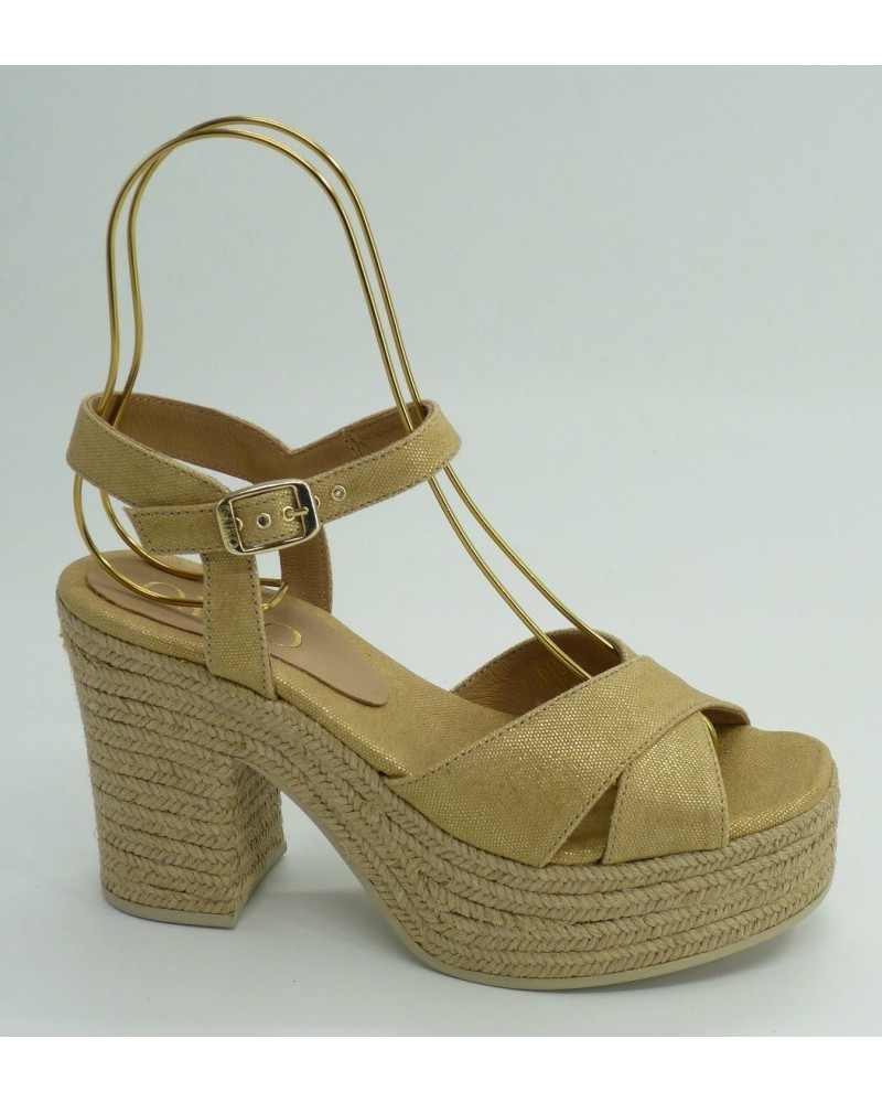 Sandalia mujer marca gaimo en color oro