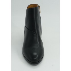 Botín mujer marca pikolinos en color negro