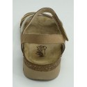 Sandalia mujer marca walk & fly en color beige