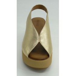 Sandalia mujer marca inuovo en color oro