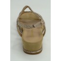 Sandalia mujer marca alma en penaen color oro