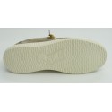 Deportivo hombre marca pitas en color beige