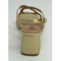 Sandalia mujer marca bibi lou en color oro