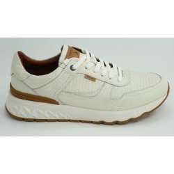 Deportivo hombre marca pikolinos en color blanco