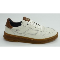 Deportivo hombre marca pikolinos en color blanco