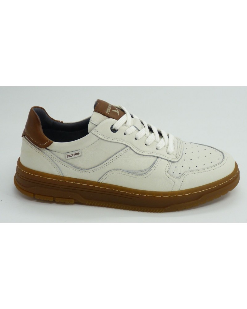 Deportivo hombre marca pikolinos en color blanco