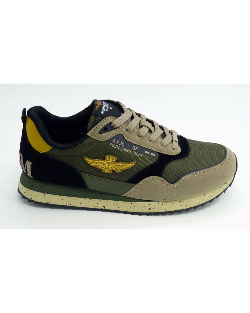Deportivo hombre marca aeronautica militare en color verde