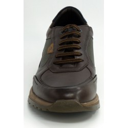 Deportivo hombre marca fluchos en color marron