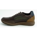 Deportivo hombre marca fluchos en color marron